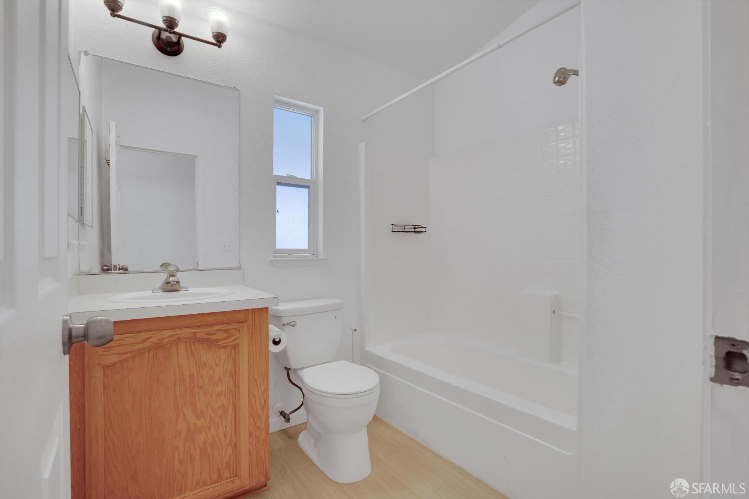 Detail Gallery Image 16 of 30 For 2240 Stillwell Dr, Hayward,  CA 94545 - 3 Beds | 2 Baths