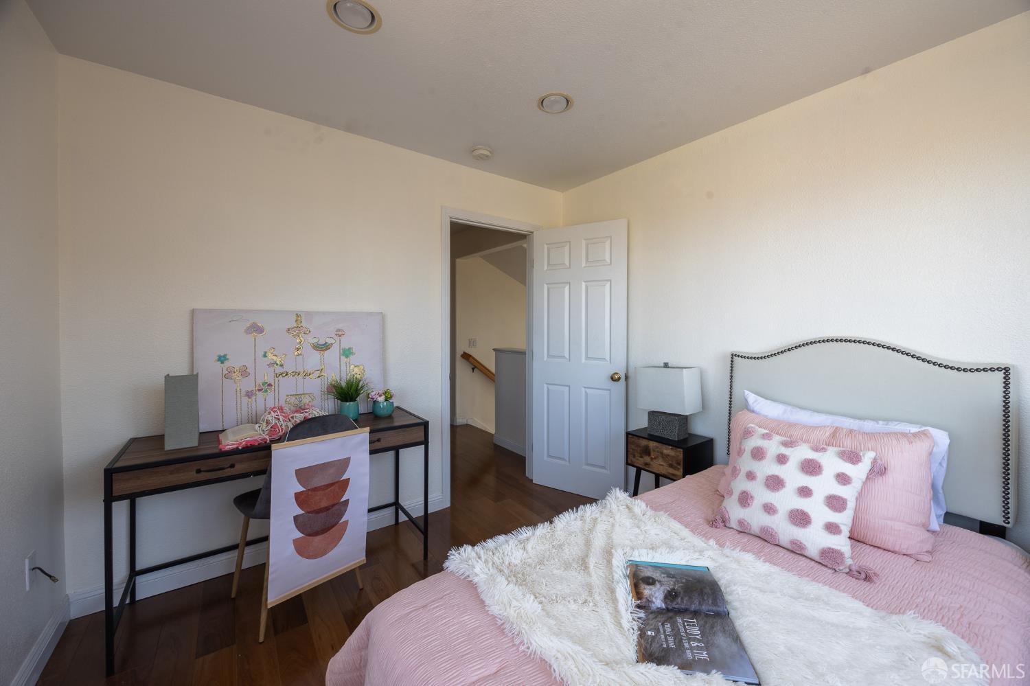 Detail Gallery Image 35 of 58 For 3044 Whisperwave Cir, Redwood City,  CA 94065 - 4 Beds | 2/1 Baths