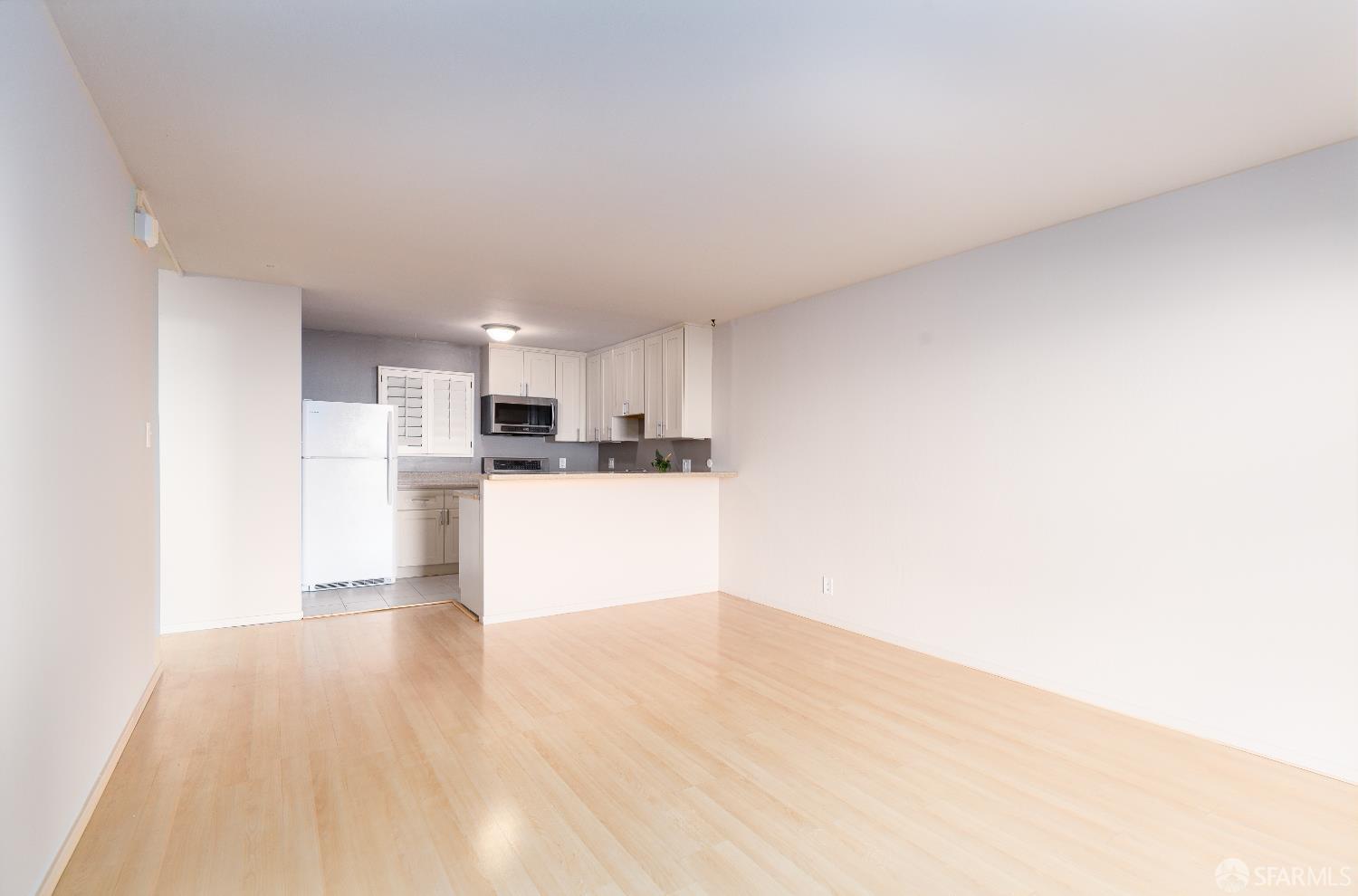 Detail Gallery Image 8 of 11 For 646 Corbett Ave #305,  San Francisco,  CA 94114 - 1 Beds | 1 Baths
