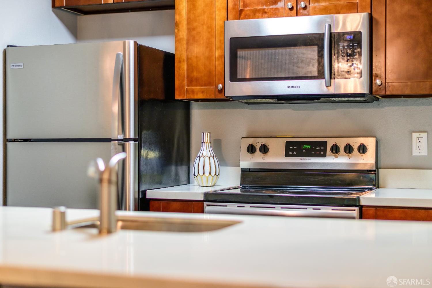 Detail Gallery Image 9 of 93 For 6148 Shelter Creek Ln, San Bruno,  CA 94066 - 1 Beds | 1 Baths