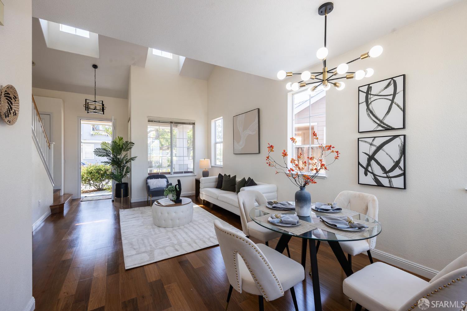 Detail Gallery Image 3 of 58 For 3044 Whisperwave Cir, Redwood City,  CA 94065 - 4 Beds | 2/1 Baths