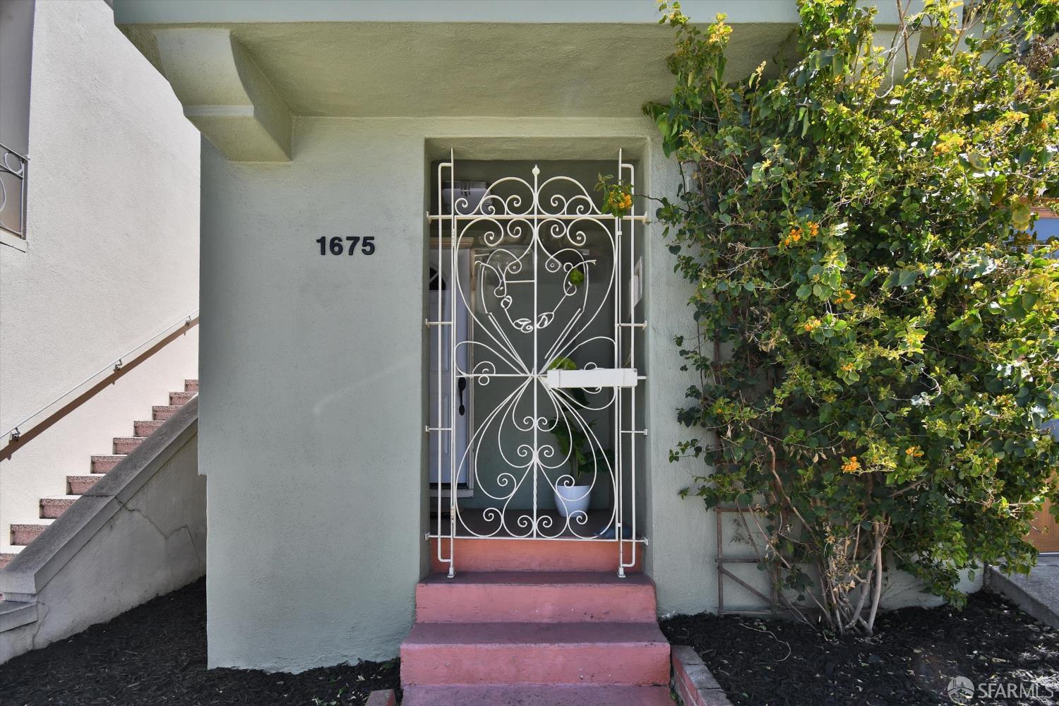 Detail Gallery Image 4 of 41 For 1675 Quint St, San Francisco,  CA 94124 - 3 Beds | 2 Baths