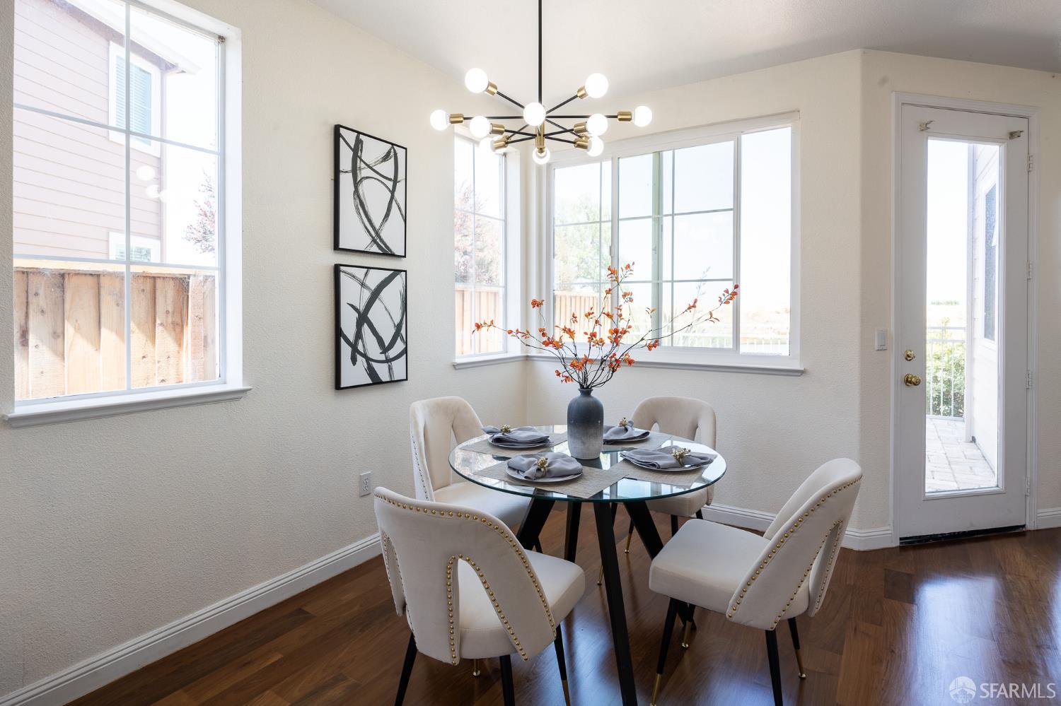 Detail Gallery Image 6 of 58 For 3044 Whisperwave Cir, Redwood City,  CA 94065 - 4 Beds | 2/1 Baths