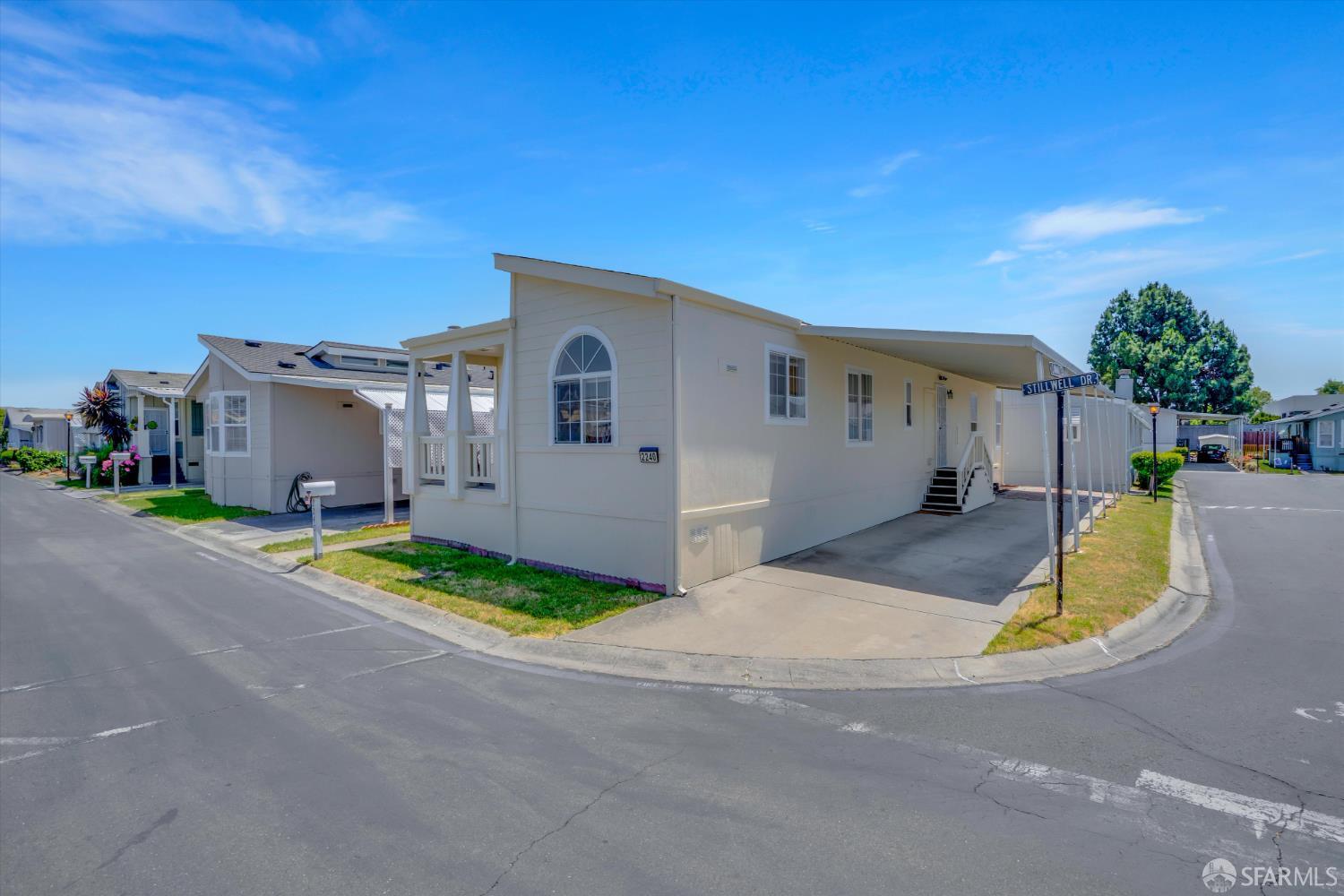 Detail Gallery Image 3 of 30 For 2240 Stillwell Dr, Hayward,  CA 94545 - 3 Beds | 2 Baths