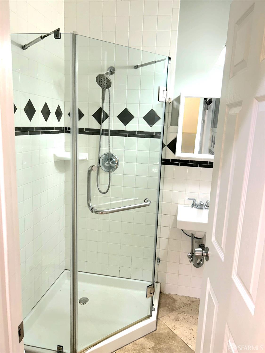 Detail Gallery Image 7 of 10 For 2339 Turk Blvd a,  San Francisco,  CA 94118 - 2 Beds | 1/1 Baths