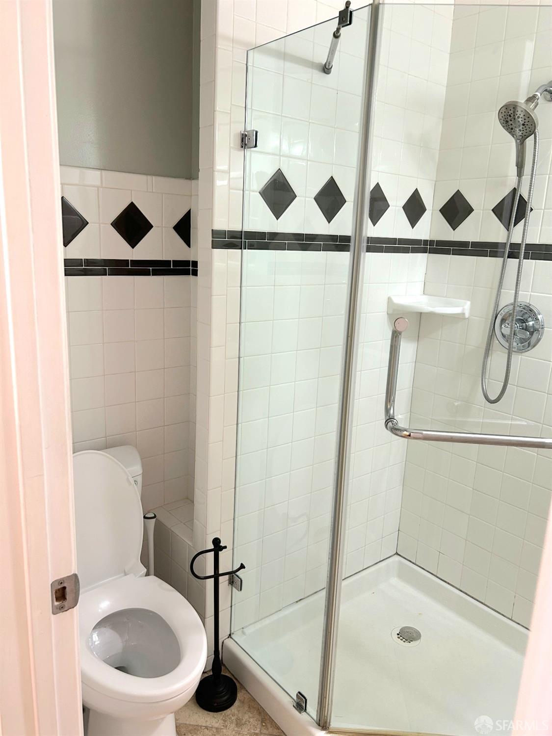Detail Gallery Image 8 of 10 For 2339 Turk Blvd a,  San Francisco,  CA 94118 - 2 Beds | 1/1 Baths
