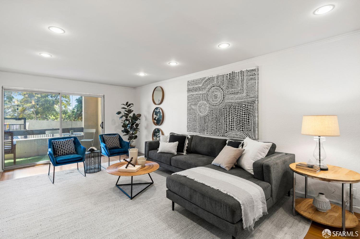 Detail Gallery Image 1 of 30 For 466 Crescent St #114,  Oakland,  CA 94610 - 3 Beds | 2 Baths