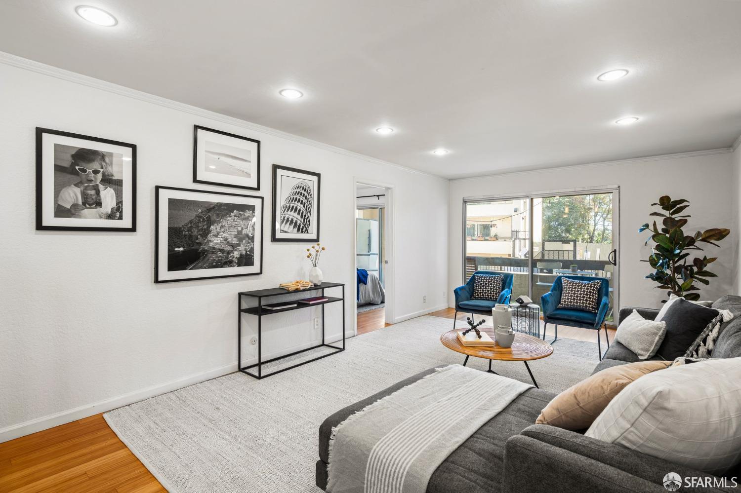 Detail Gallery Image 5 of 30 For 466 Crescent St #114,  Oakland,  CA 94610 - 3 Beds | 2 Baths