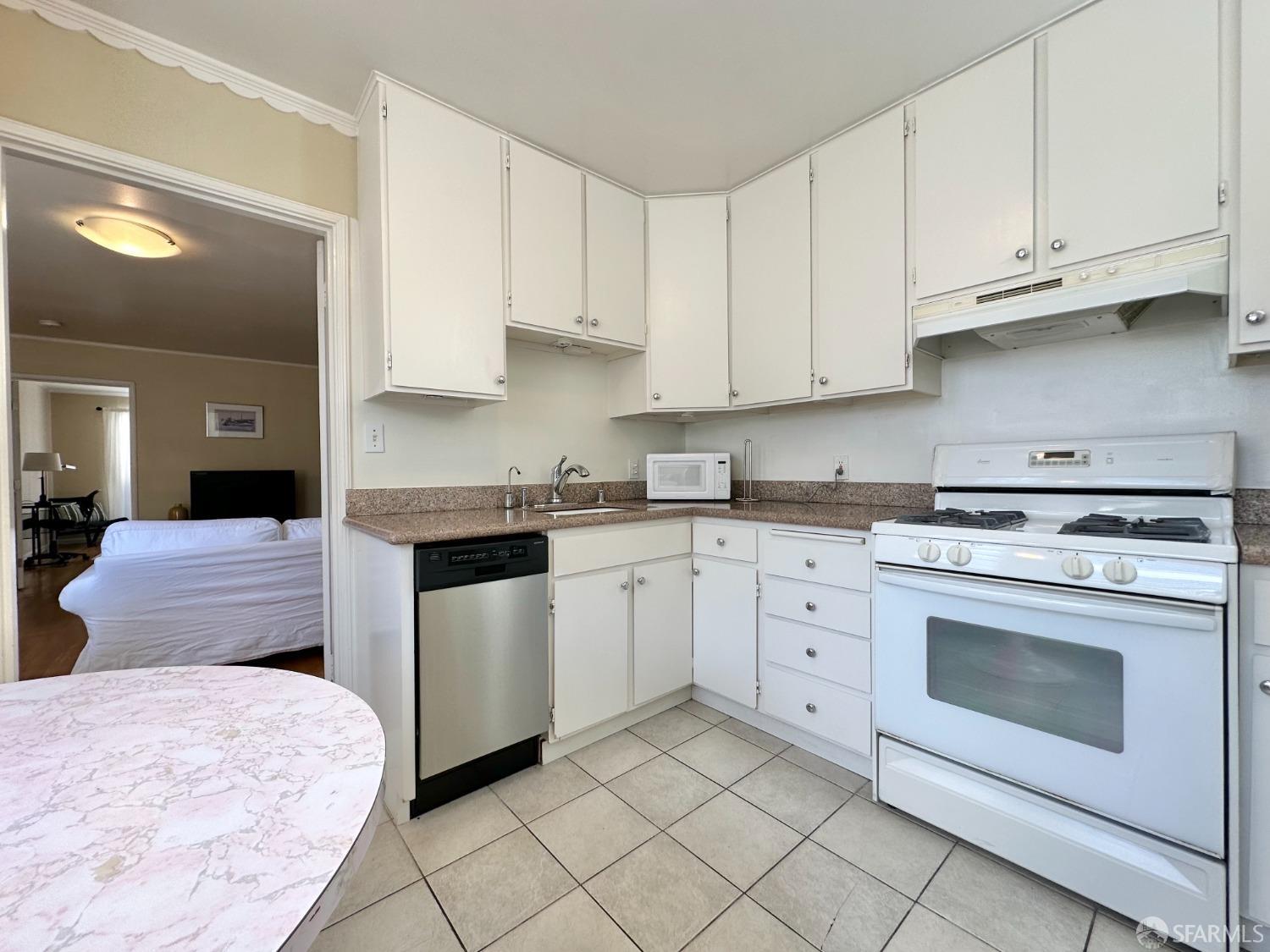 Detail Gallery Image 4 of 15 For 2006 Laguna St #2012,  San Francisco,  CA 94115 - 2 Beds | 1 Baths