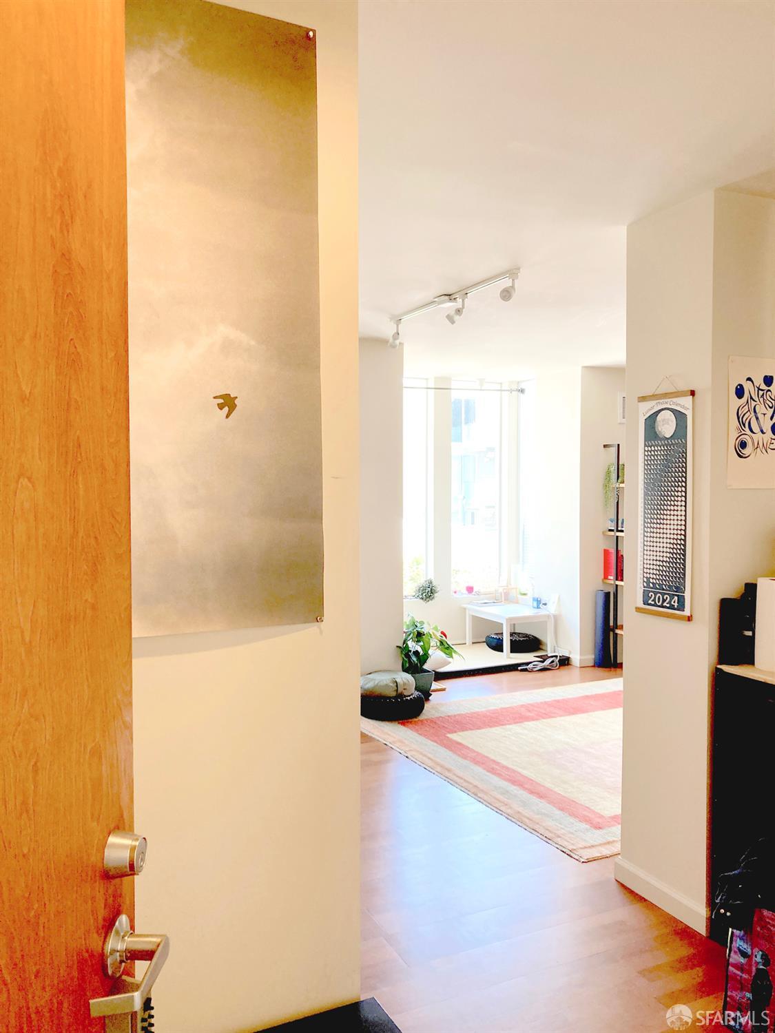 Photo #2: 425043392 Listing 