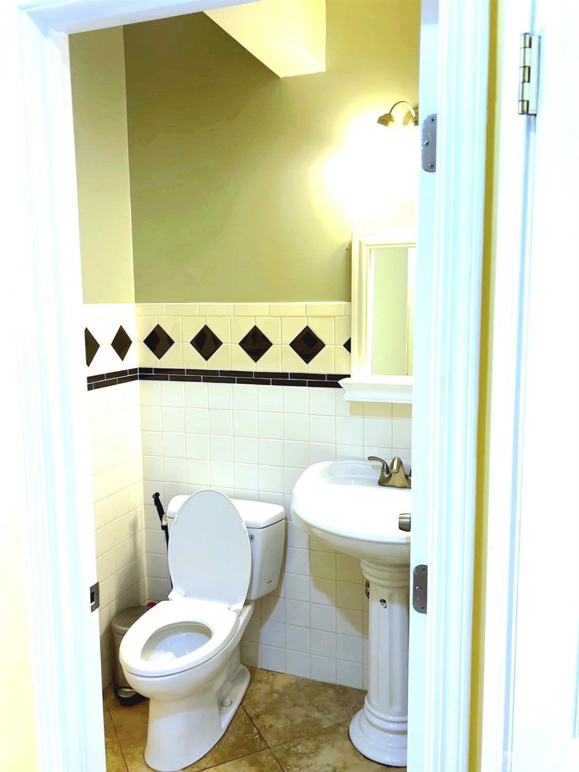 Detail Gallery Image 2 of 10 For 2339 Turk Blvd a,  San Francisco,  CA 94118 - 2 Beds | 1/1 Baths