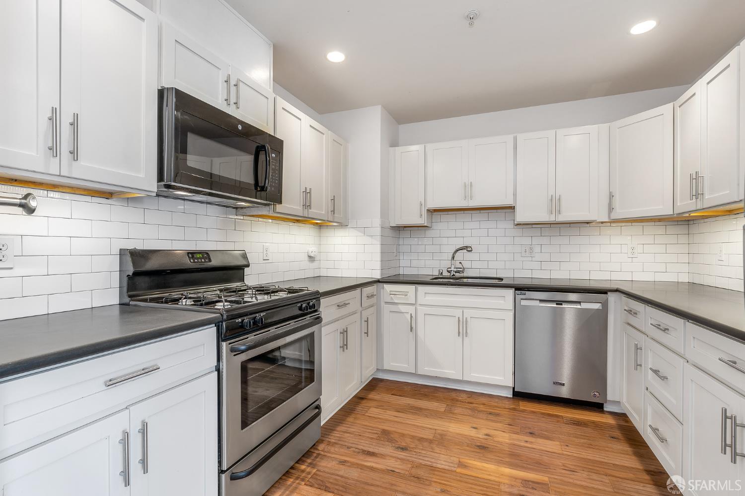 Detail Gallery Image 10 of 42 For 2208 Mission St #503,  San Francisco,  CA 94110 - 3 Beds | 2 Baths