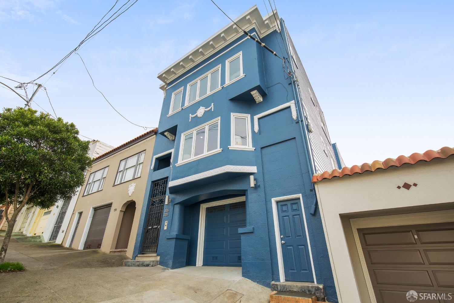 Browse active condo listings in CENTRAL RICHMOND