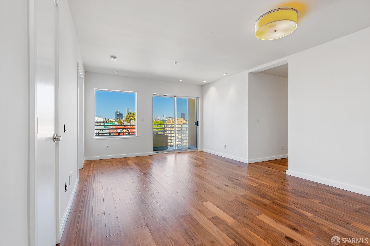 Detail Gallery Image 2 of 42 For 2208 Mission St #503,  San Francisco,  CA 94110 - 3 Beds | 2 Baths