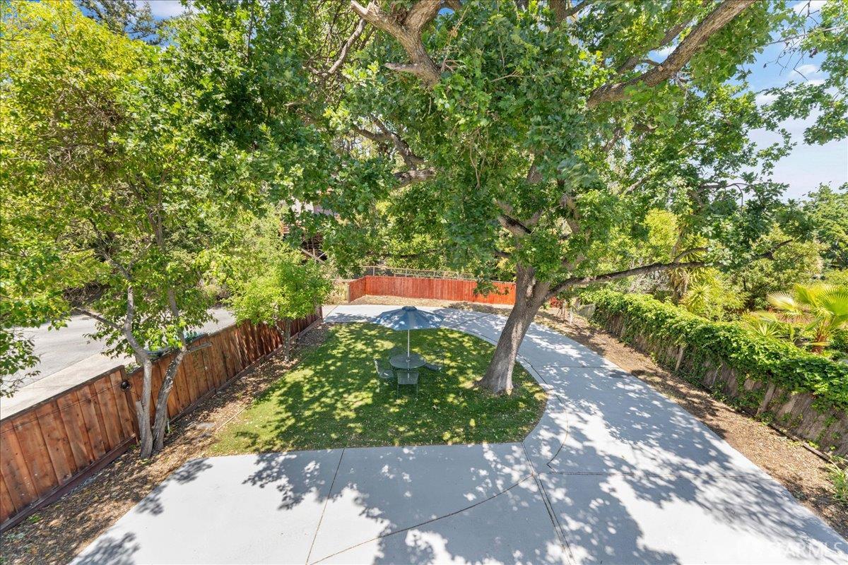 Detail Gallery Image 21 of 28 For 3572 Altamont Way, Redwood City,  CA 94062 - 3 Beds | 2 Baths