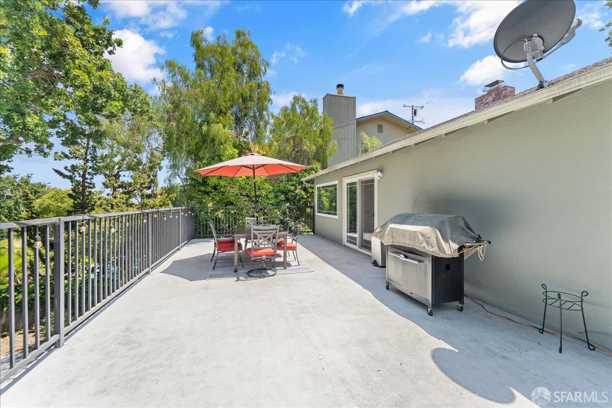 Detail Gallery Image 20 of 28 For 3572 Altamont Way, Redwood City,  CA 94062 - 3 Beds | 2 Baths