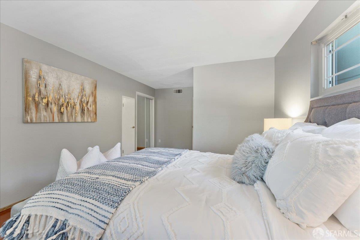 Detail Gallery Image 17 of 28 For 3572 Altamont Way, Redwood City,  CA 94062 - 3 Beds | 2 Baths