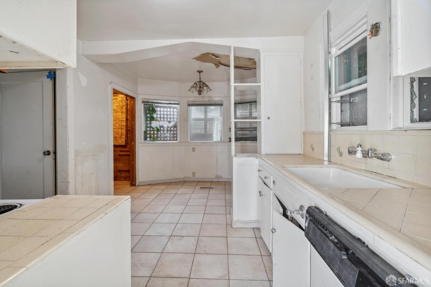 Detail Gallery Image 8 of 45 For 4770 Tompkins Ave, Oakland,  CA 94619 - – Beds | – Baths