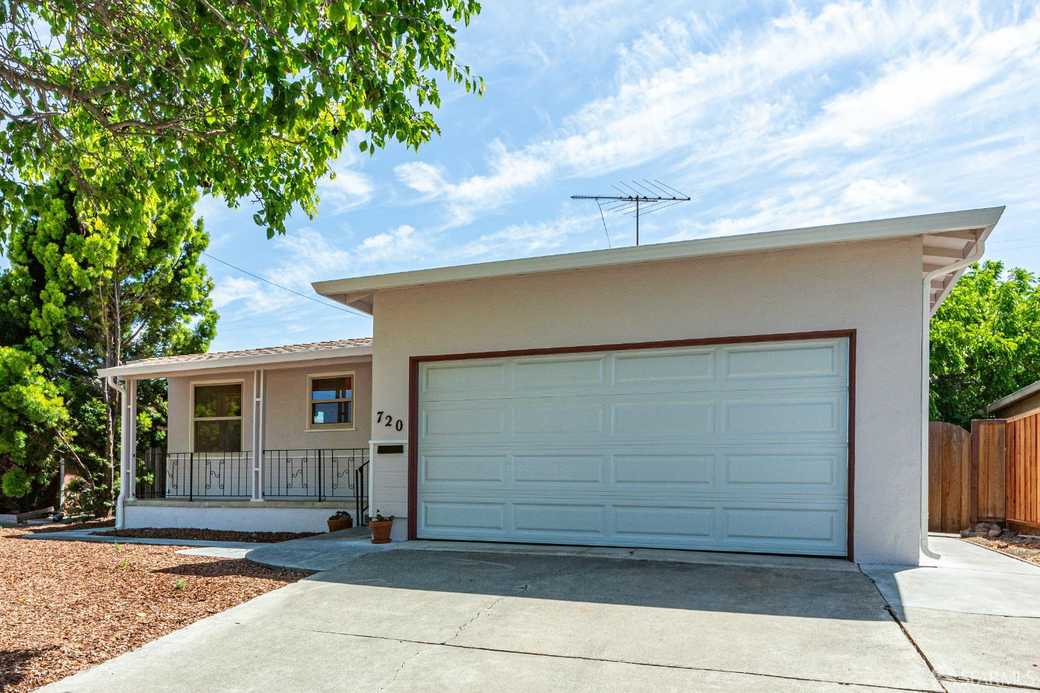 Detail Gallery Image 1 of 15 For 720 Santa Paula Ave, Sunnyvale,  CA 94085 - 3 Beds | 1/1 Baths