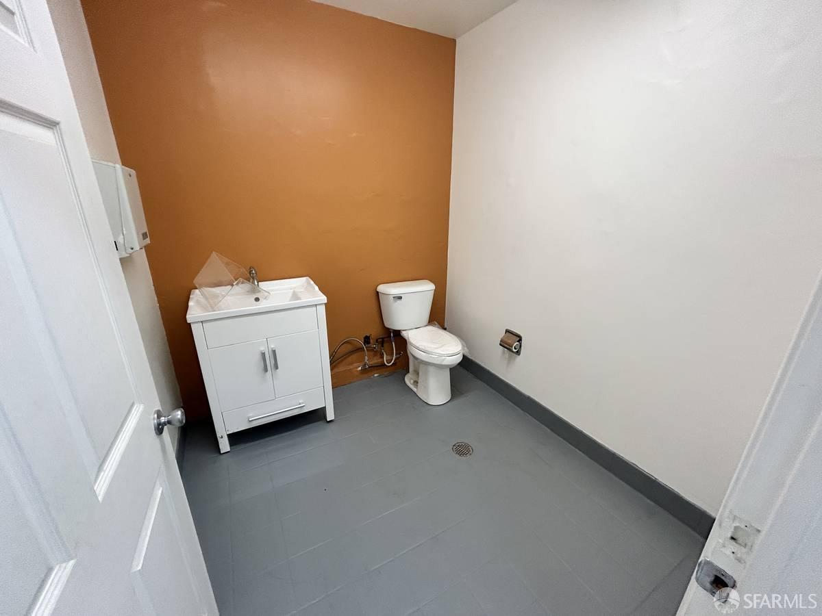 Detail Gallery Image 5 of 8 For 2177 Bayshore Blvd, San Francisco,  CA 94134 - – Beds | – Baths