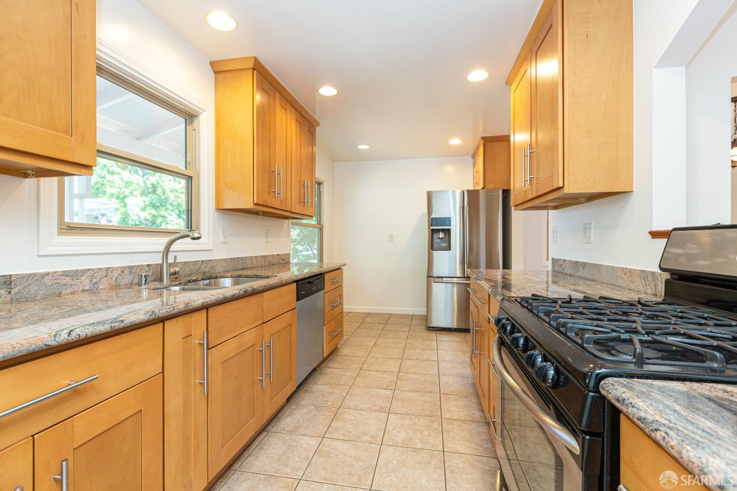 Detail Gallery Image 4 of 15 For 720 Santa Paula Ave, Sunnyvale,  CA 94085 - 3 Beds | 1/1 Baths