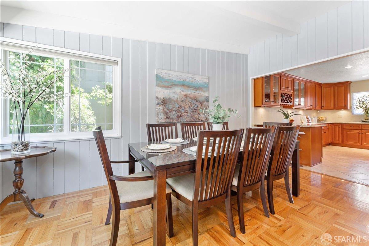 Detail Gallery Image 5 of 28 For 3572 Altamont Way, Redwood City,  CA 94062 - 3 Beds | 2 Baths