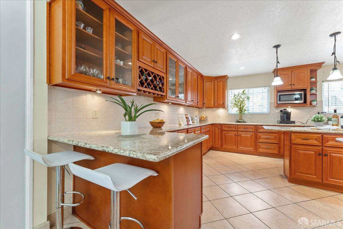 Detail Gallery Image 7 of 28 For 3572 Altamont Way, Redwood City,  CA 94062 - 3 Beds | 2 Baths