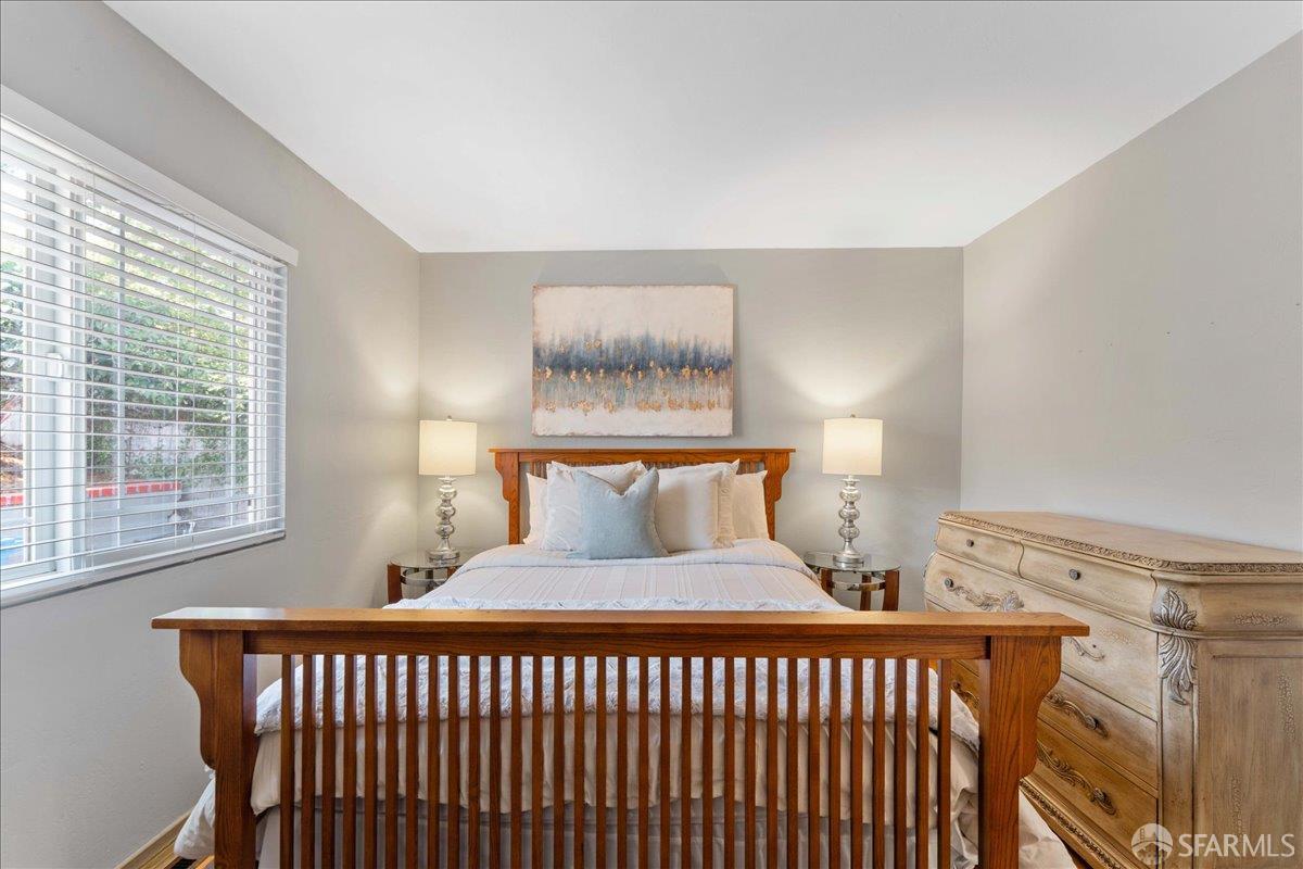 Detail Gallery Image 11 of 28 For 3572 Altamont Way, Redwood City,  CA 94062 - 3 Beds | 2 Baths