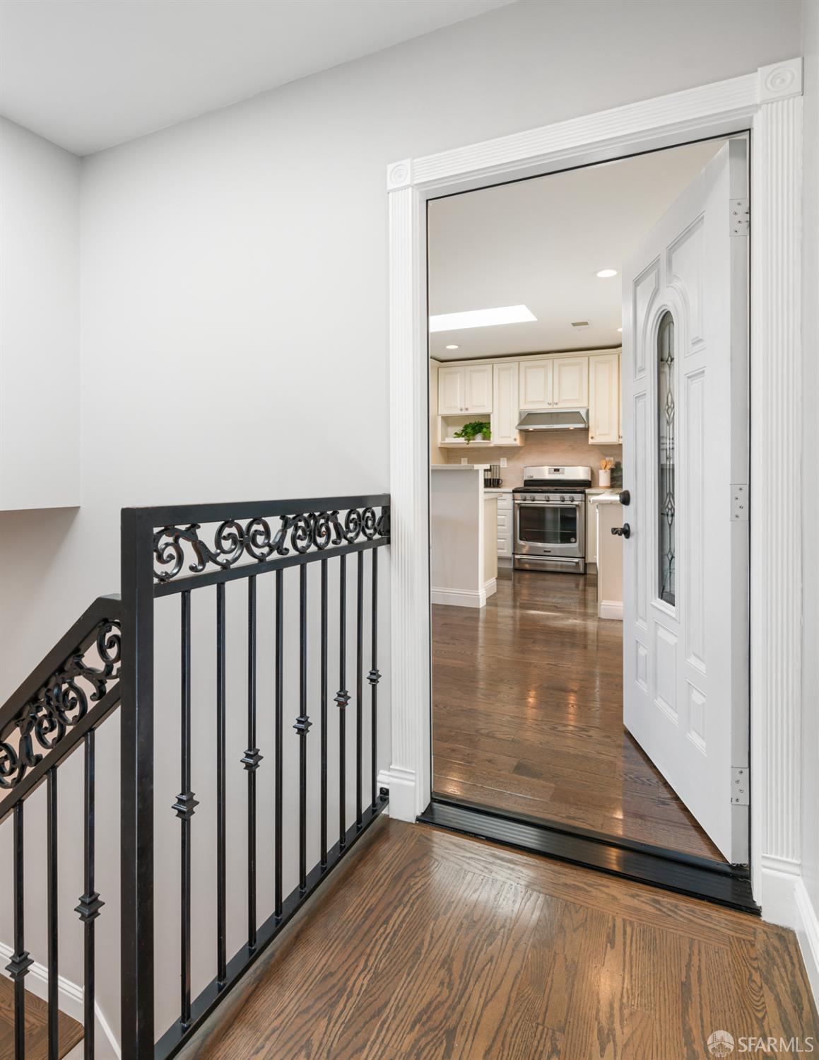 Photo #2: 425039838 Listing 