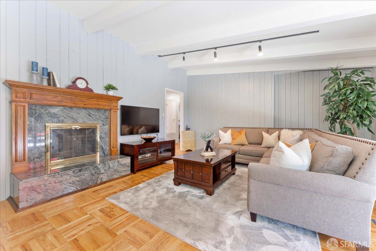 Detail Gallery Image 4 of 28 For 3572 Altamont Way, Redwood City,  CA 94062 - 3 Beds | 2 Baths