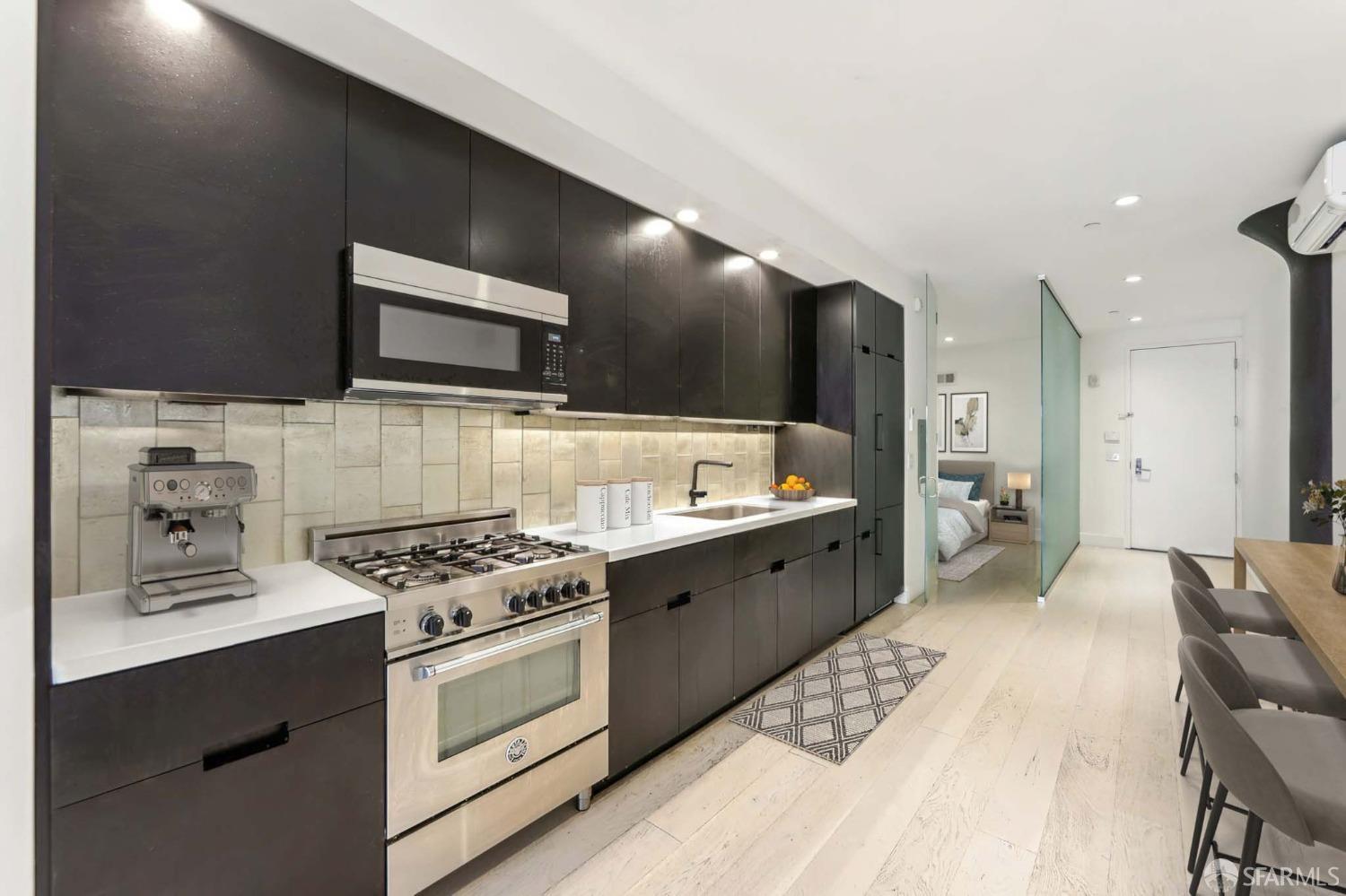 Photo #5: 425043973 Listing 