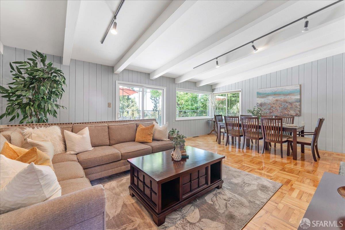 Detail Gallery Image 3 of 28 For 3572 Altamont Way, Redwood City,  CA 94062 - 3 Beds | 2 Baths