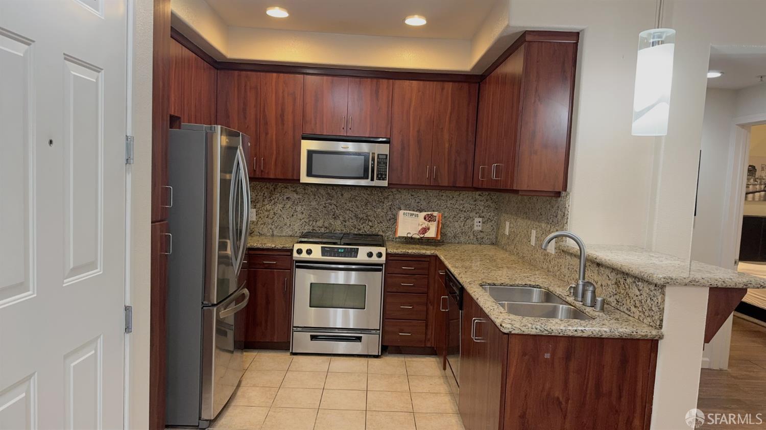 Detail Gallery Image 3 of 15 For 1101 S Main St #216,  Milpitas,  CA 95035 - 2 Beds | 2 Baths