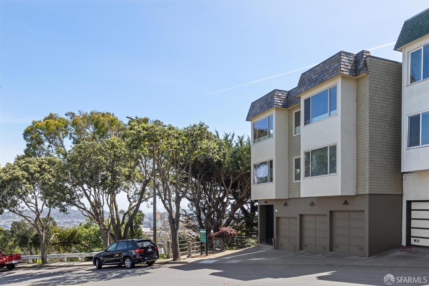 Photo #2: 425042432 Listing 