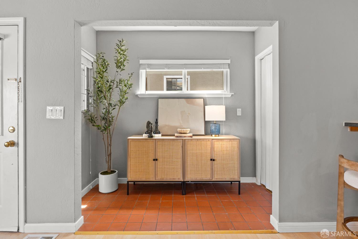 Detail Gallery Image 4 of 14 For 279 Elm Ave, San Bruno,  CA 94066 - 2 Beds | 1 Baths