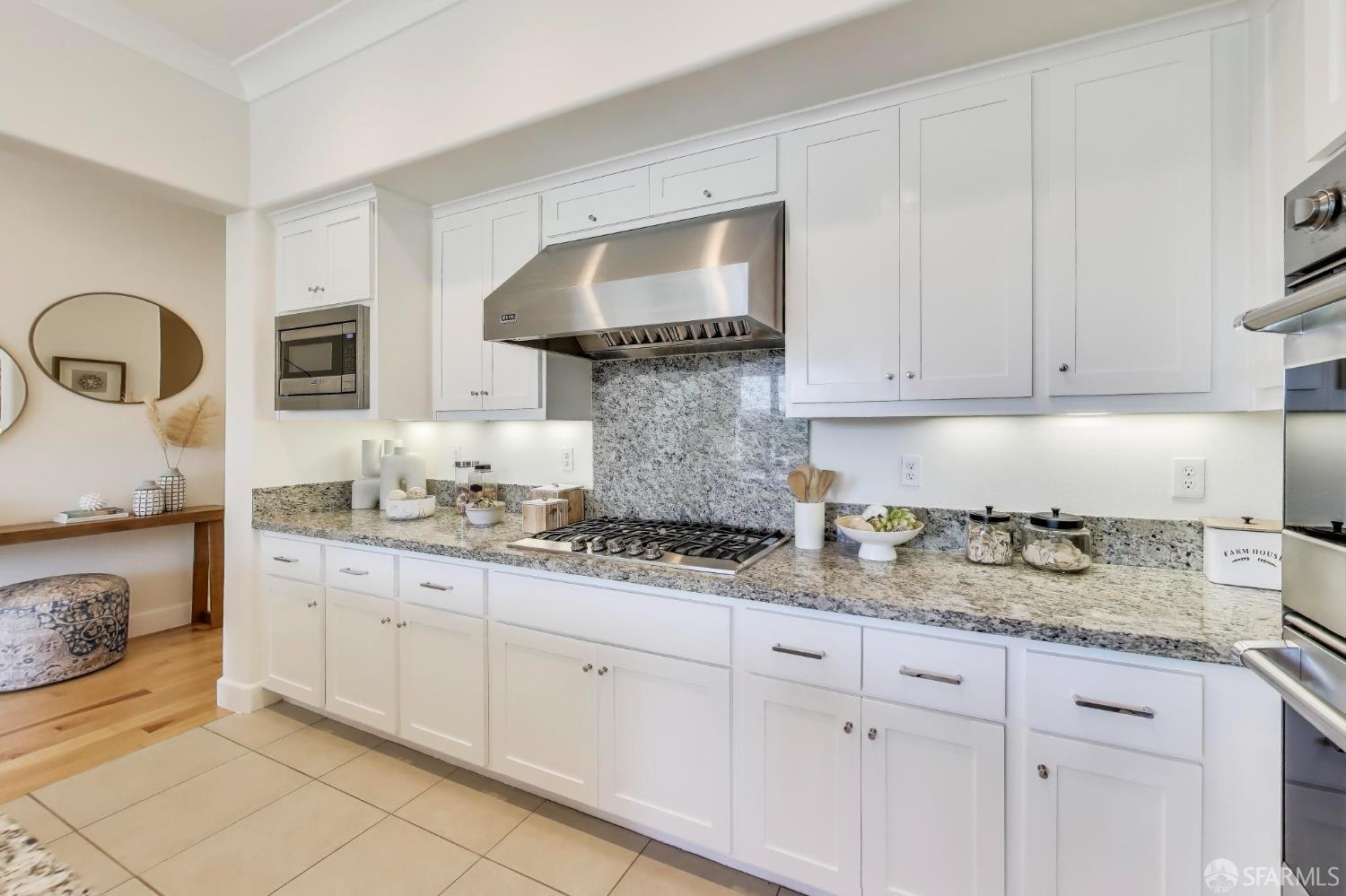 Photo #11: 425045033 Listing: Photo #11