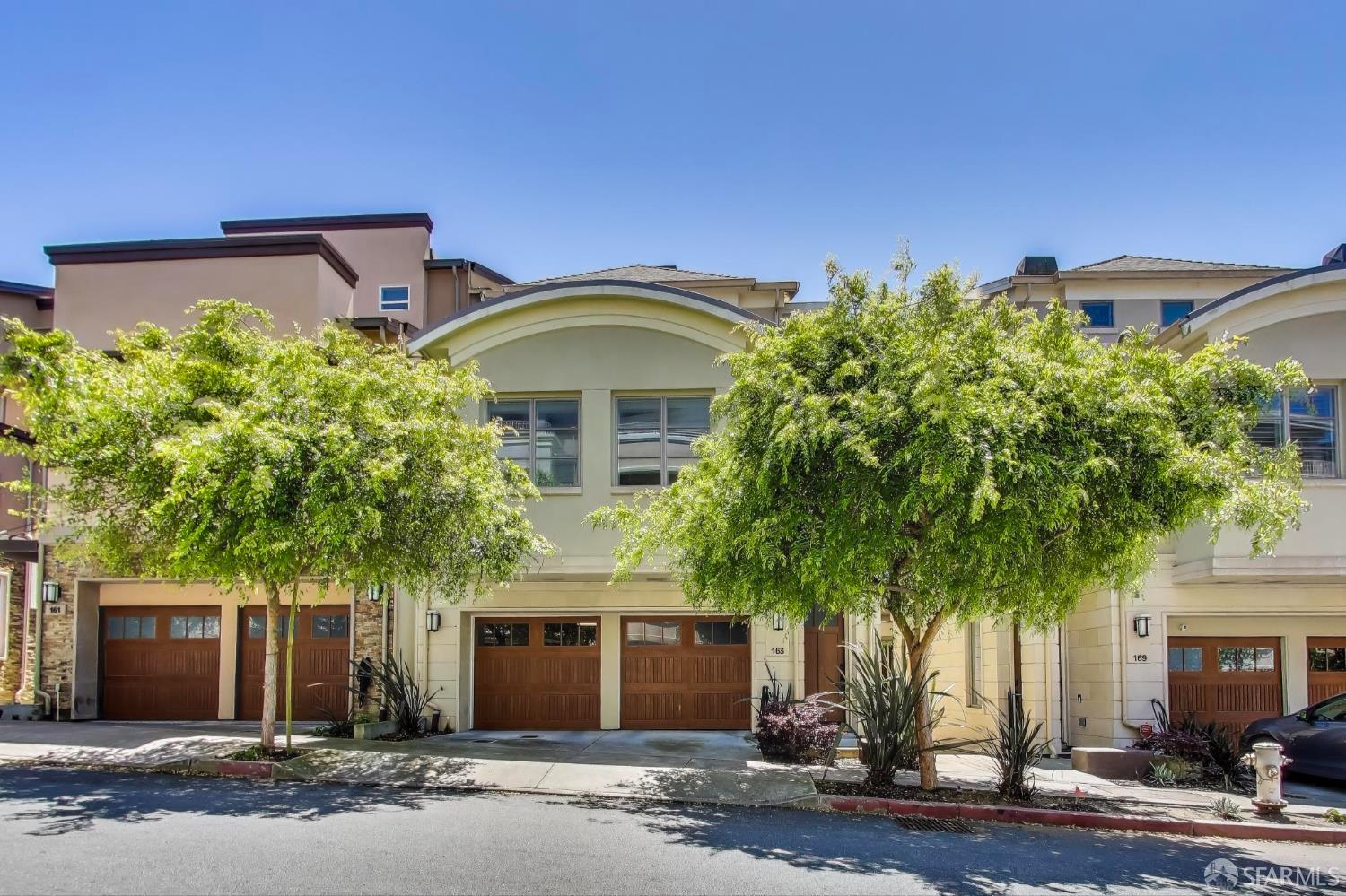 Photo #2: 425045033 Listing 