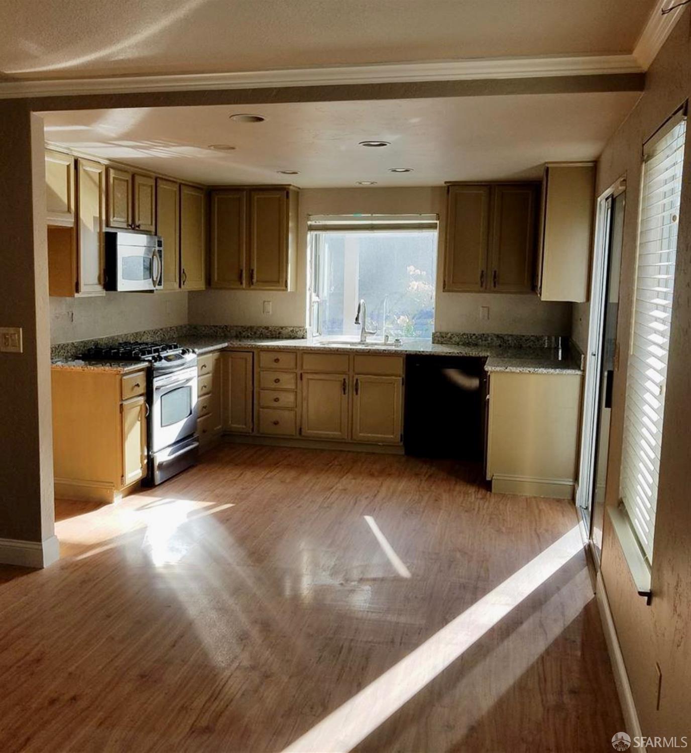 Detail Gallery Image 6 of 16 For 4400 Elk Dr, Antioch,  CA 94531 - 3 Beds | 2/1 Baths