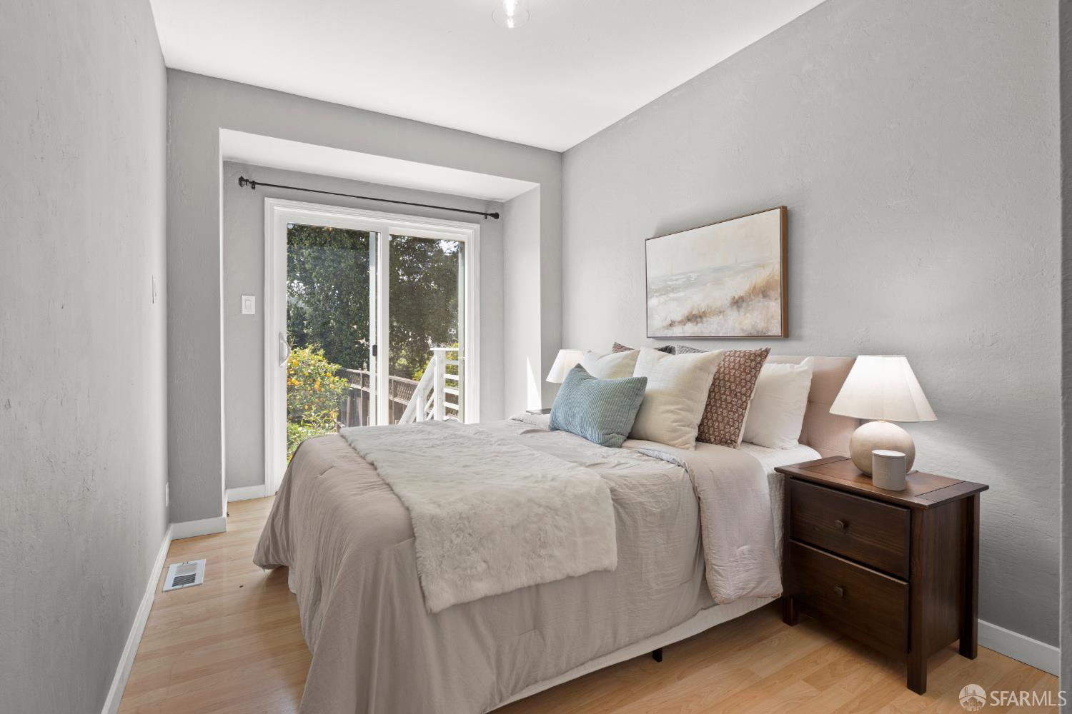 Detail Gallery Image 8 of 14 For 279 Elm Ave, San Bruno,  CA 94066 - 2 Beds | 1 Baths