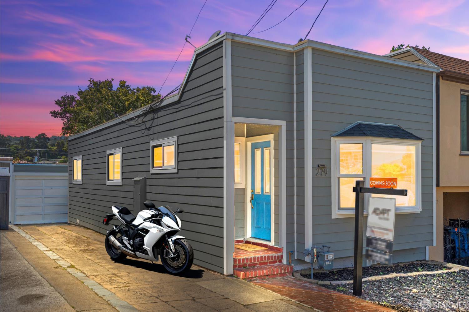 Detail Gallery Image 2 of 14 For 279 Elm Ave, San Bruno,  CA 94066 - 2 Beds | 1 Baths