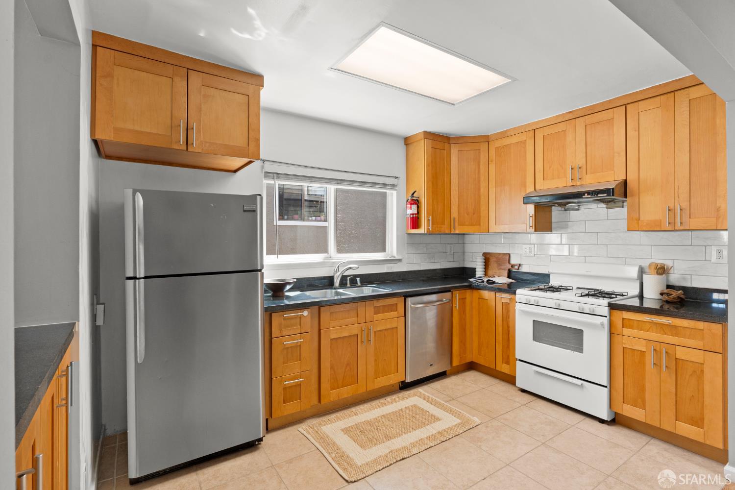 Detail Gallery Image 6 of 14 For 279 Elm Ave, San Bruno,  CA 94066 - 2 Beds | 1 Baths