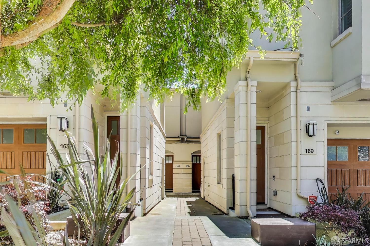 Photo #3: 425045033 Listing 