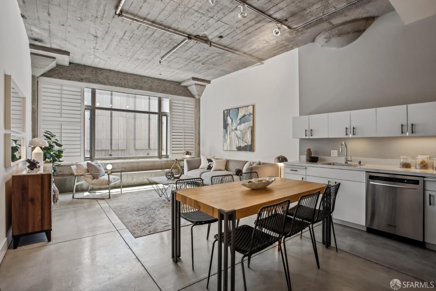 Photo #3: 425045018 Listing 