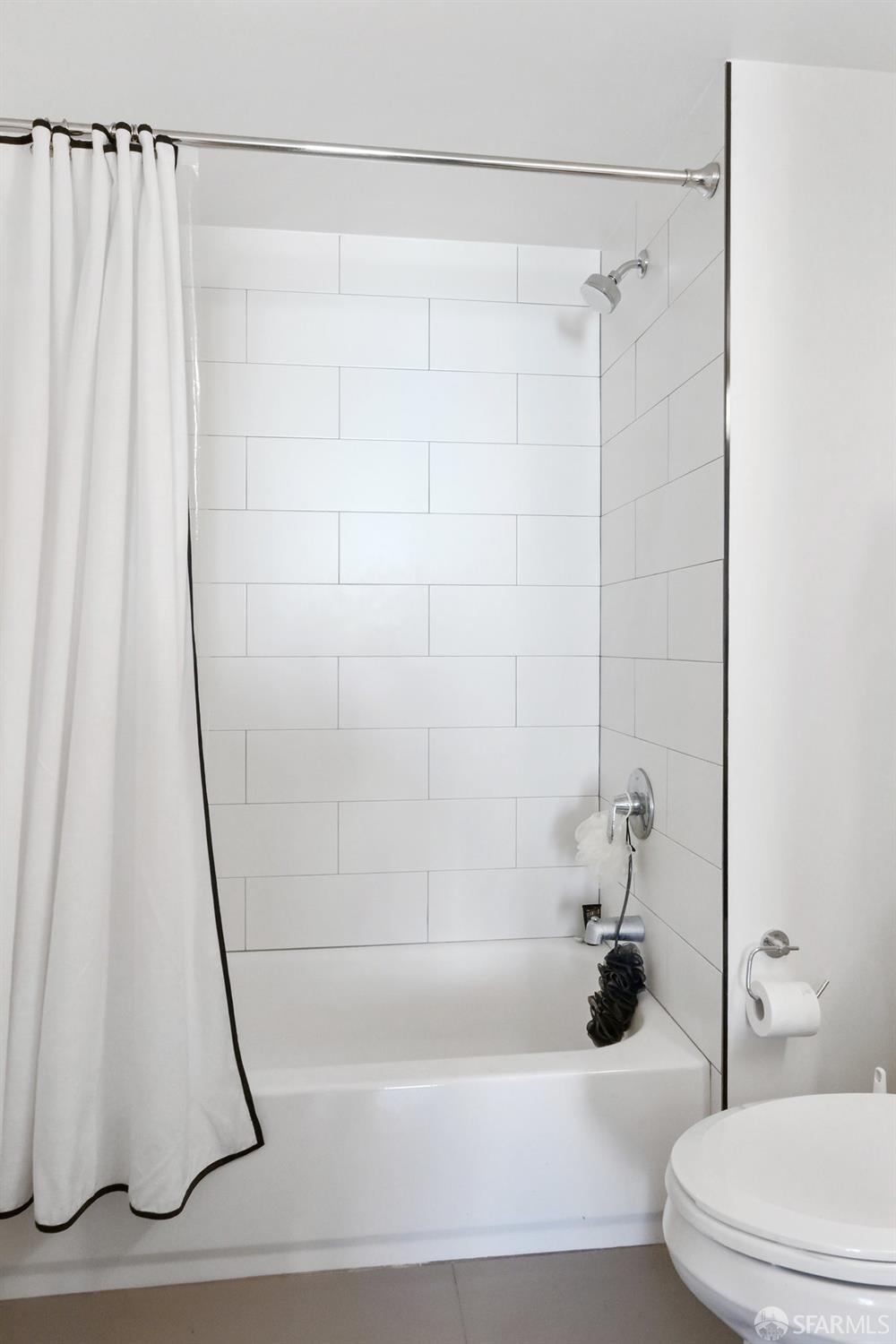 Photo #6: 425045725 Listing: Photo #6