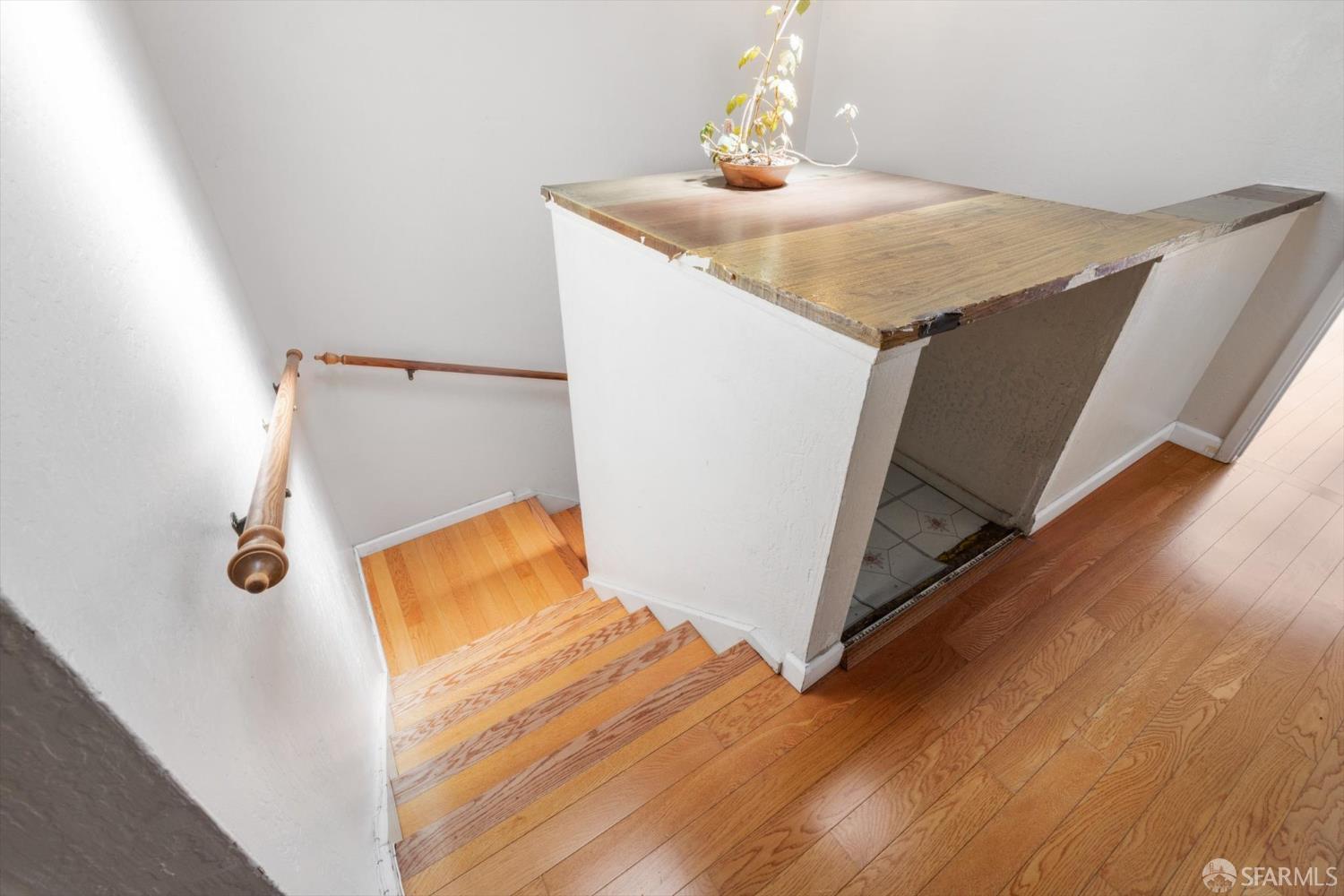Detail Gallery Image 14 of 46 For 90 Argonaut Ave, San Francisco,  CA 94134 - 4 Beds | 2/1 Baths