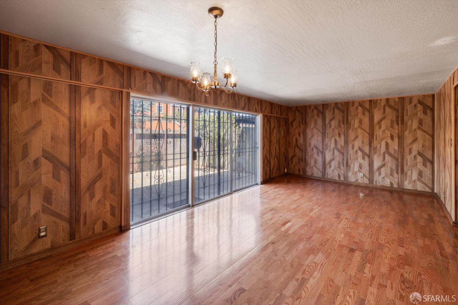 Detail Gallery Image 7 of 46 For 90 Argonaut Ave, San Francisco,  CA 94134 - 4 Beds | 2/1 Baths