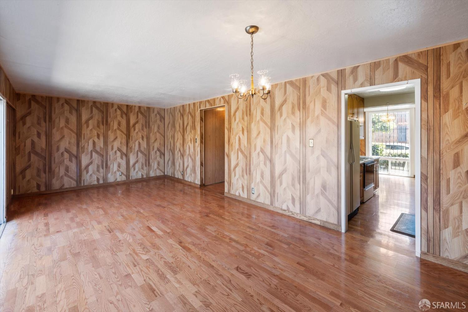 Detail Gallery Image 8 of 46 For 90 Argonaut Ave, San Francisco,  CA 94134 - 4 Beds | 2/1 Baths