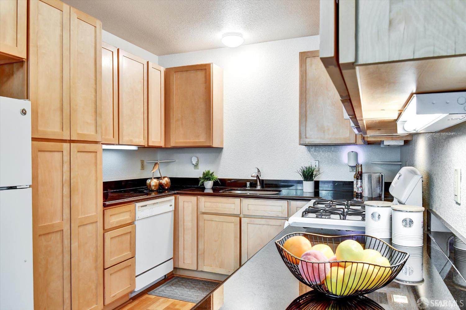 Detail Gallery Image 14 of 48 For 2407 Telegraph Ave #205,  Oakland,  CA 94612 - 1 Beds | 1 Baths
