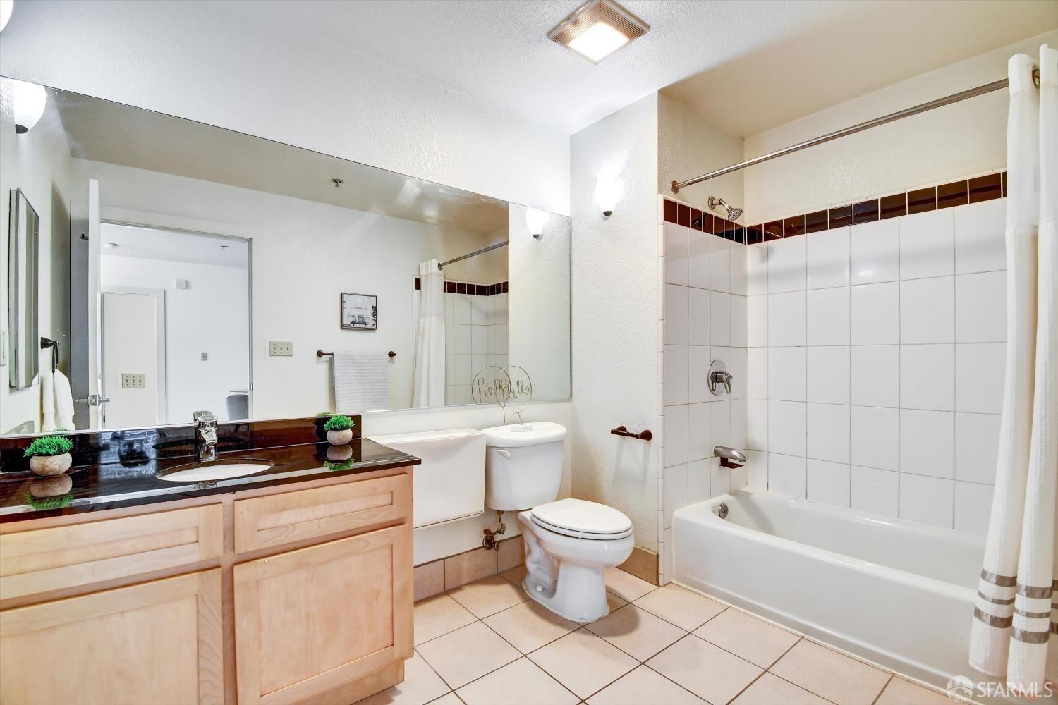 Detail Gallery Image 4 of 48 For 2407 Telegraph Ave #205,  Oakland,  CA 94612 - 1 Beds | 1 Baths