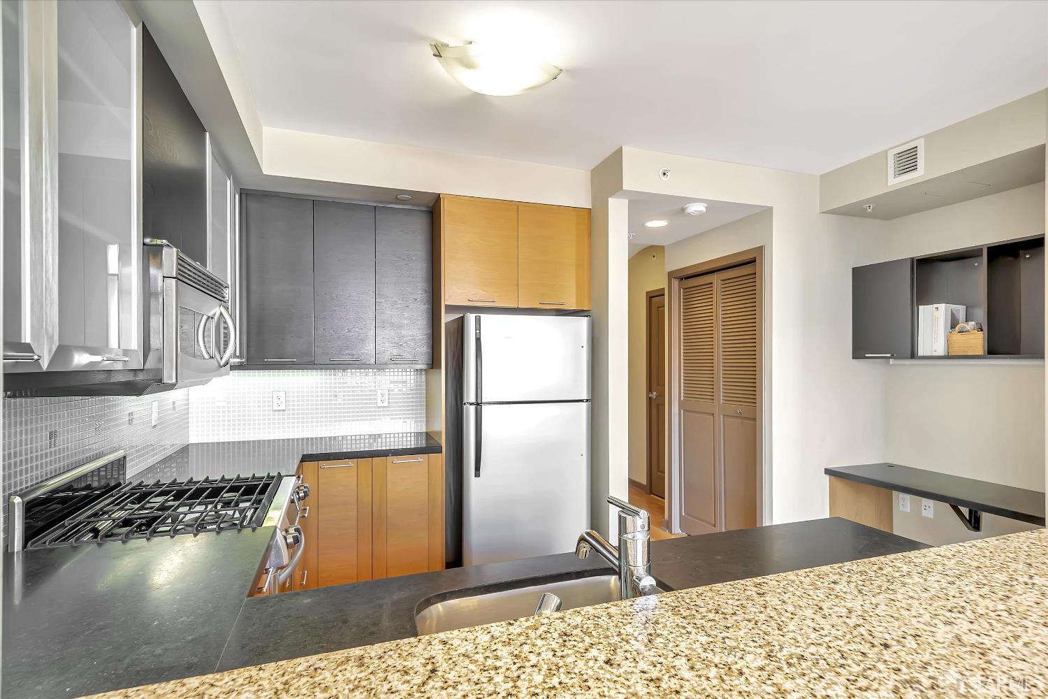 Detail Gallery Image 6 of 31 For 170 King St #1012,  San Francisco,  CA 94107 - 1 Beds | 1 Baths